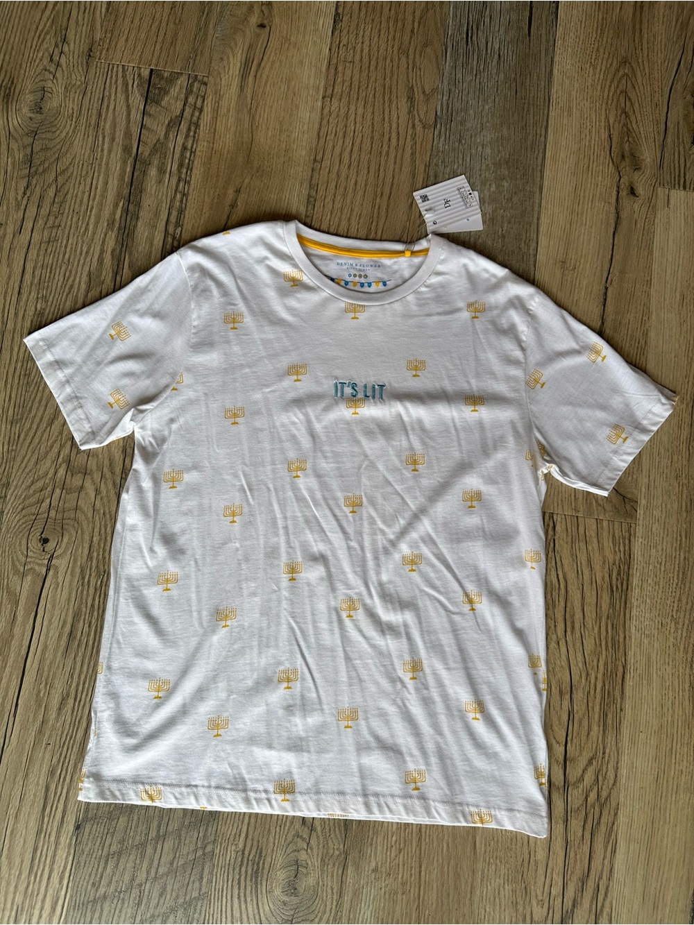 White 'It's Lit' Graphic Tee with Yellow Accent